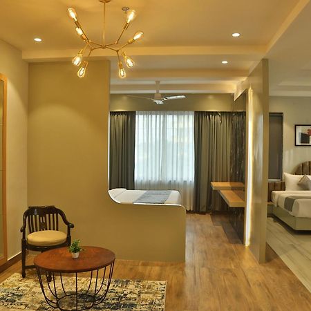 Hotel Westend Udaipur Esterno foto