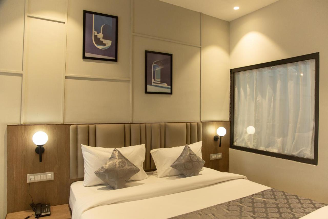 Hotel Westend Udaipur Esterno foto