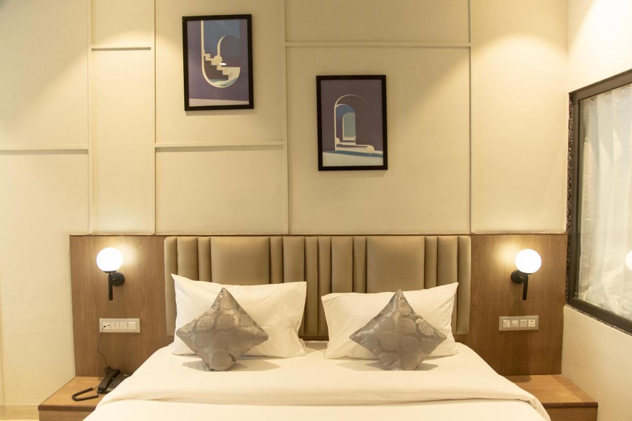 Hotel Westend Udaipur Esterno foto