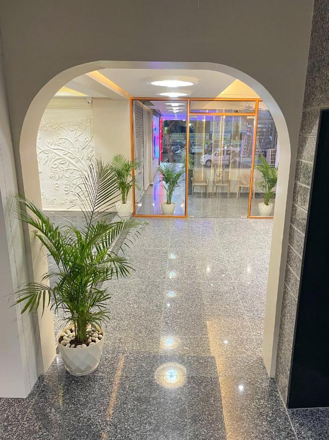 Hotel Westend Udaipur Esterno foto