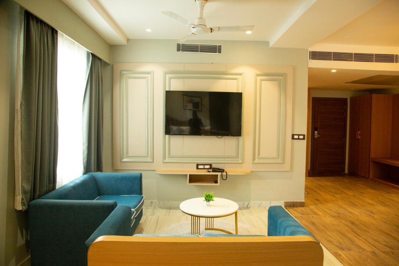 Hotel Westend Udaipur Esterno foto