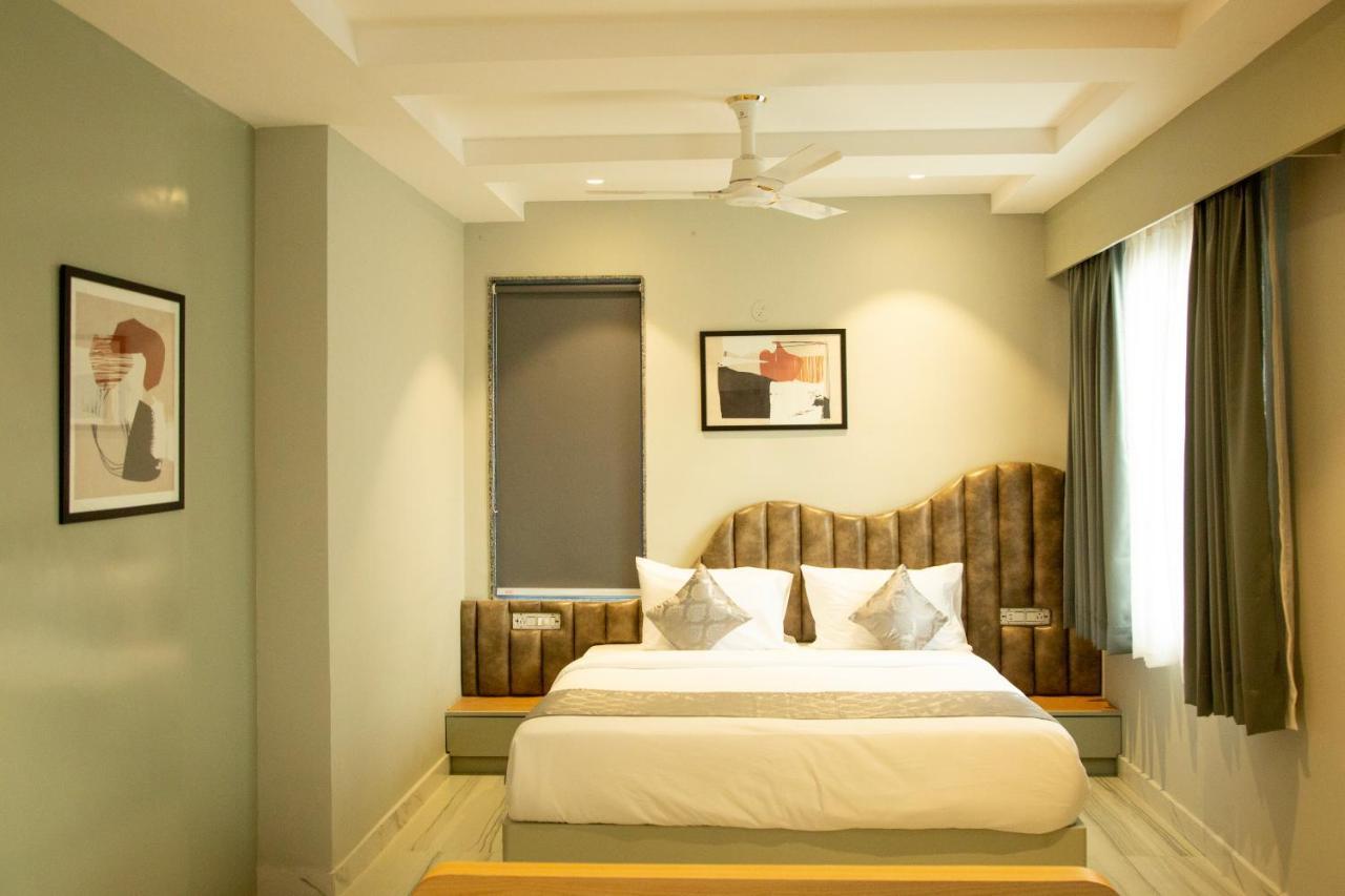 Hotel Westend Udaipur Esterno foto