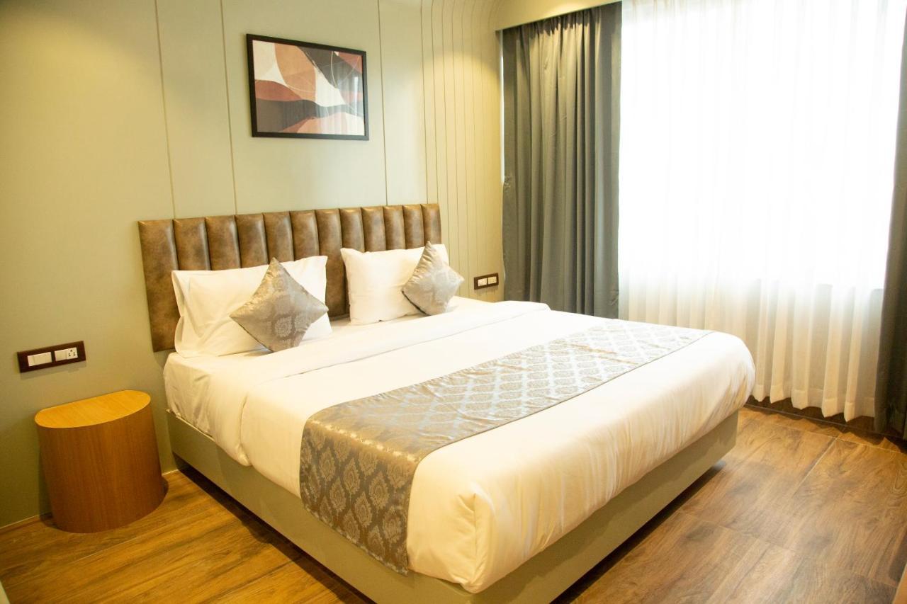 Hotel Westend Udaipur Esterno foto