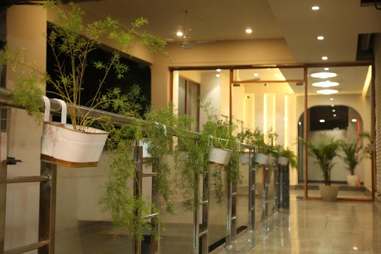 Hotel Westend Udaipur Esterno foto