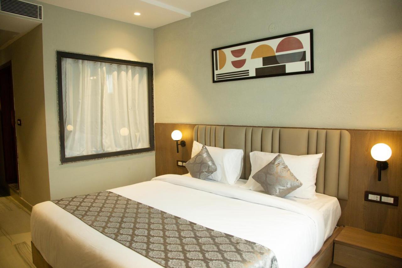 Hotel Westend Udaipur Esterno foto