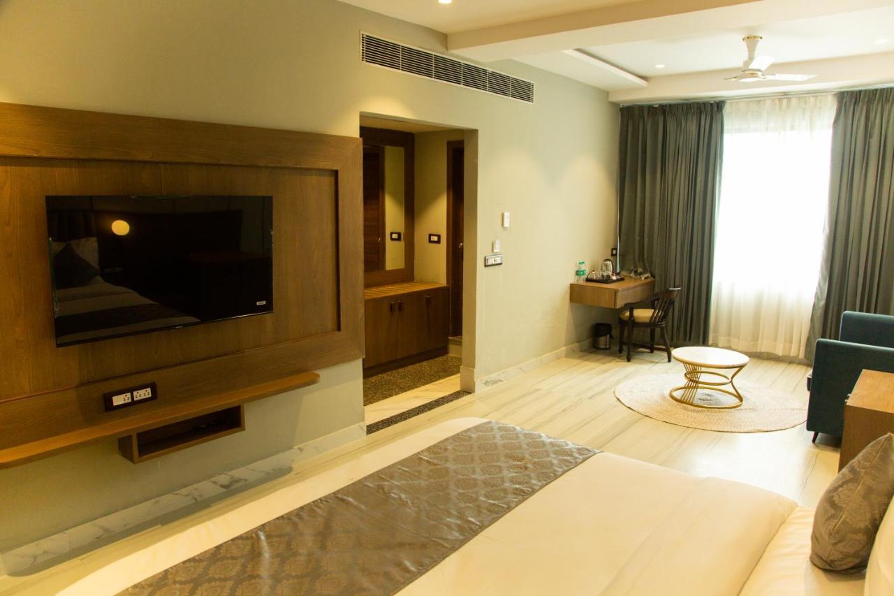 Hotel Westend Udaipur Esterno foto