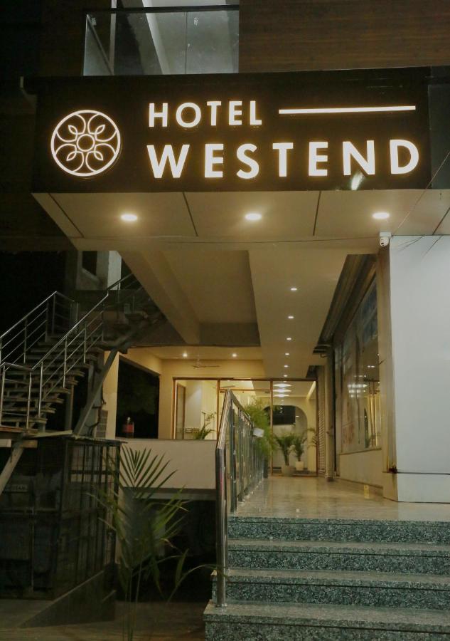 Hotel Westend Udaipur Esterno foto
