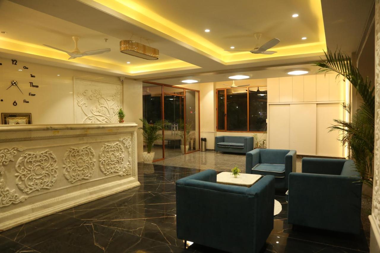 Hotel Westend Udaipur Esterno foto