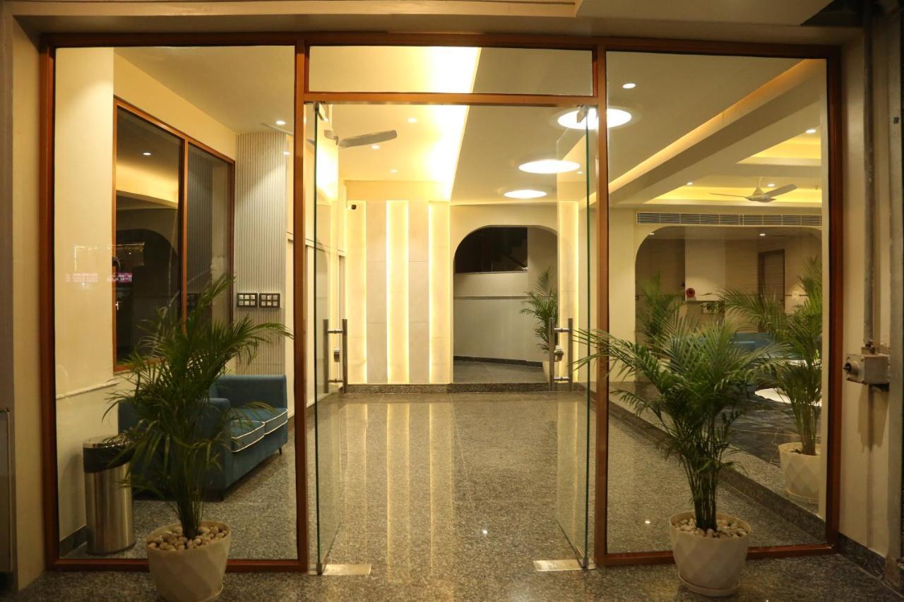 Hotel Westend Udaipur Esterno foto