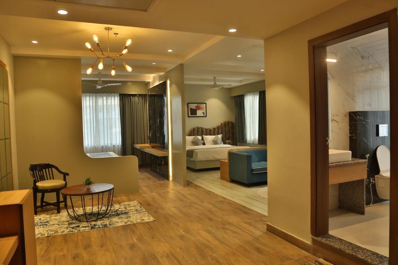 Hotel Westend Udaipur Esterno foto