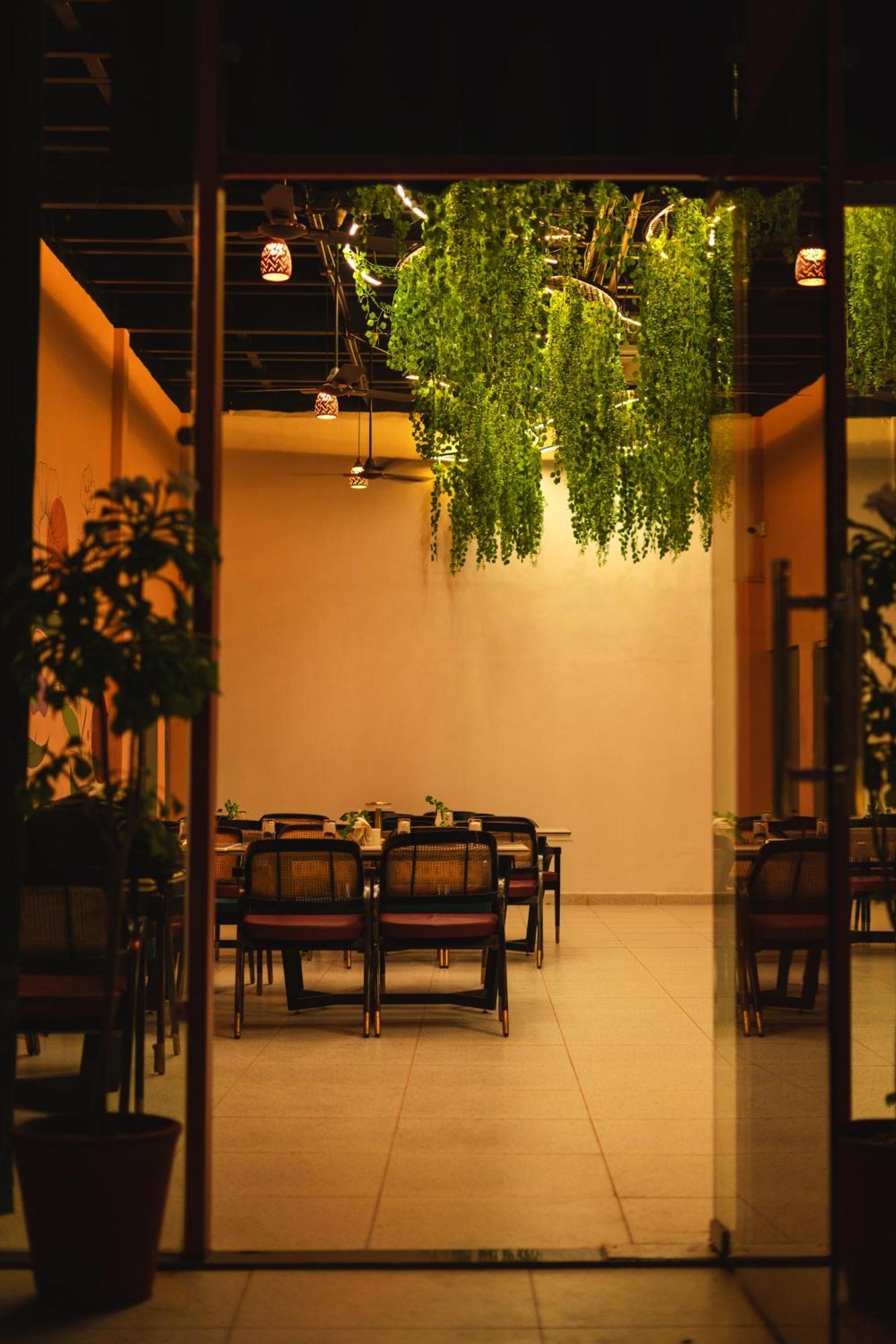 Hotel Westend Udaipur Esterno foto